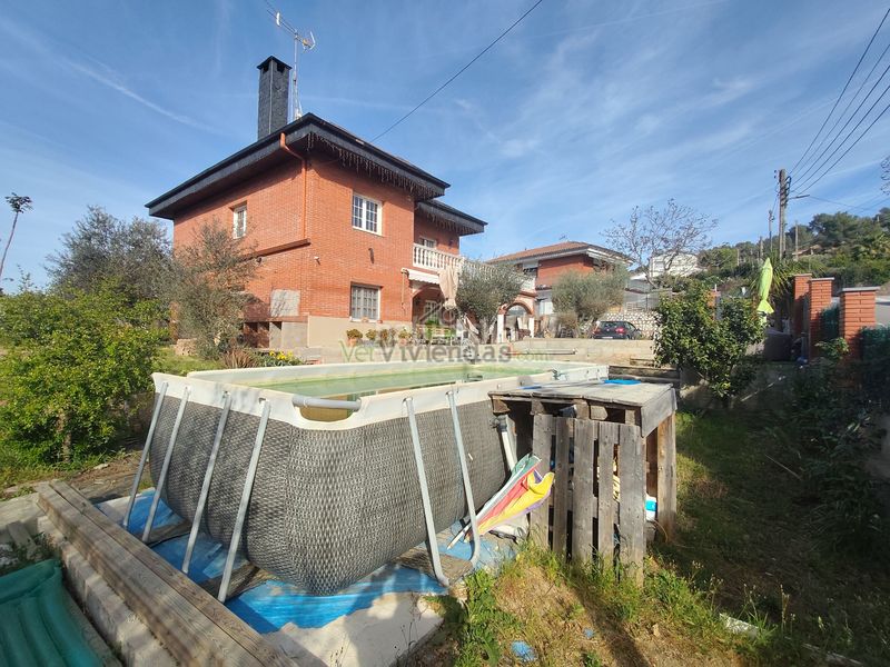 Foto a261ddd0-3a53-47ca-a82f-eb61931a21d9. Casa amb calefacció aparcament piscina a Corbera de Llobregat