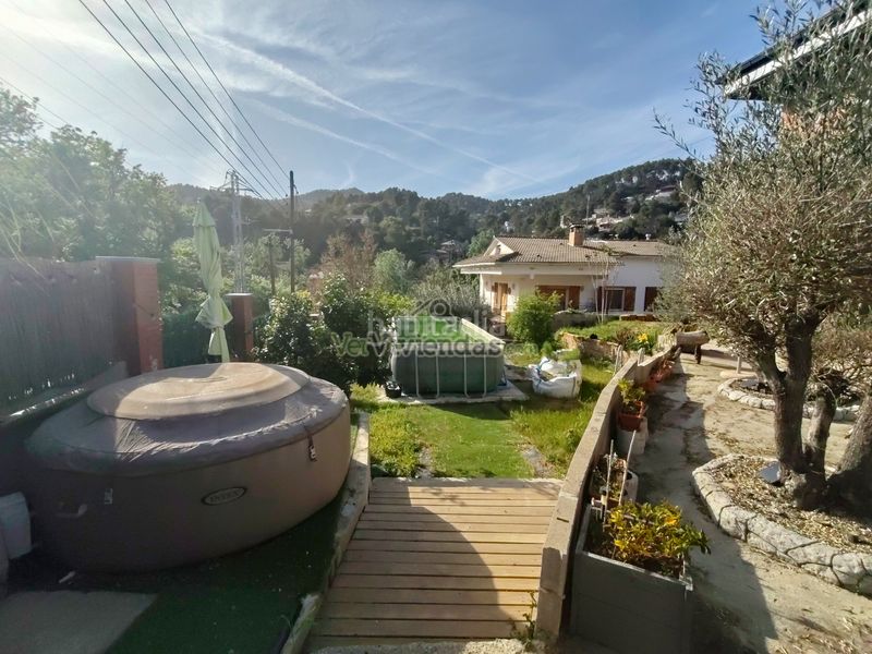 Foto a33f09ad-cddf-485f-af22-f003e84a5114. Casa amb calefacció aparcament piscina a Corbera de Llobregat