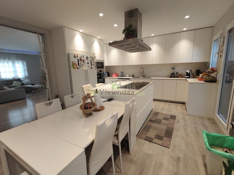 Foto a3dd5919-00c1-4531-9f2f-a33a061fe687. Casa amb calefacció aparcament piscina a Corbera de Llobregat