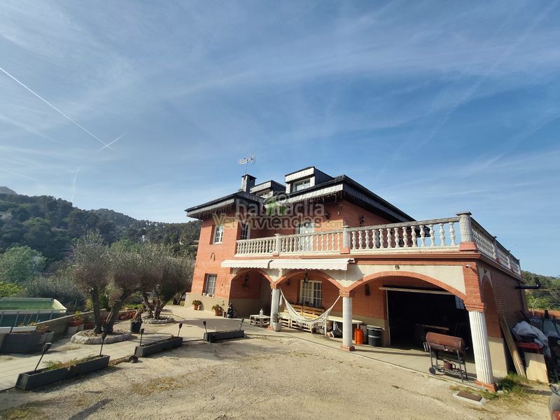 Foto a7ecf774-a4dc-4c2f-81f5-593d0e258a9f. Casa amb calefacció aparcament piscina a Corbera de Llobregat