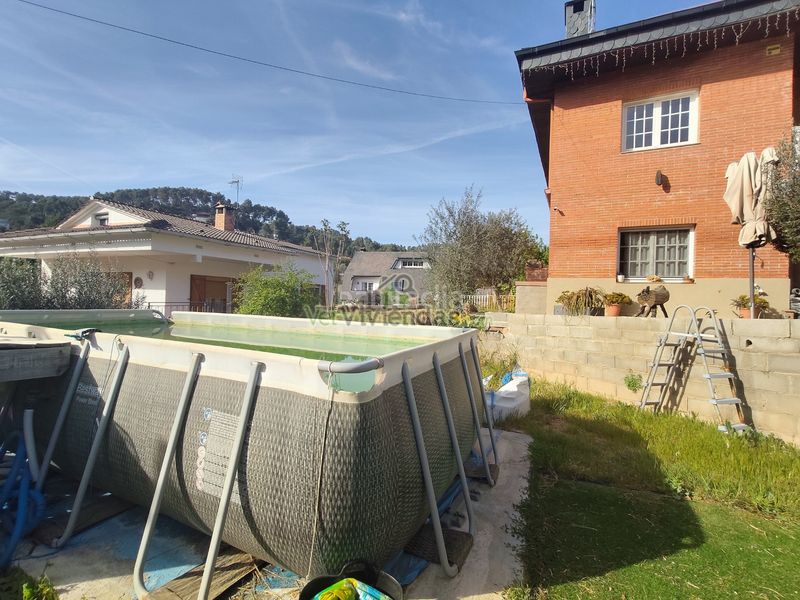 Foto bff55e3c-a2a6-42f8-88e8-8b678b2dab84. Casa amb calefacció aparcament piscina a Corbera de Llobregat