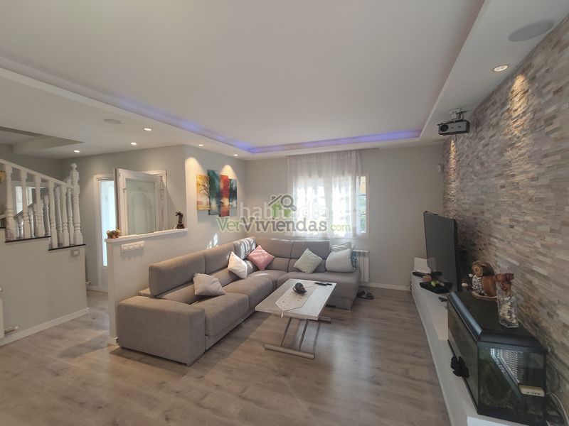 Foto cd7f968e-48f4-4928-8f14-9c6d31de79b5. Casa amb calefacció aparcament piscina a Corbera de Llobregat