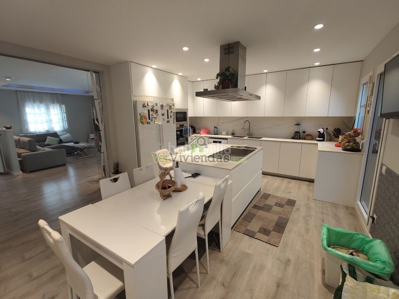 Foto cee65914-5c41-4a90-baf9-7625b1943b67. Casa amb calefacció aparcament piscina a Corbera de Llobregat