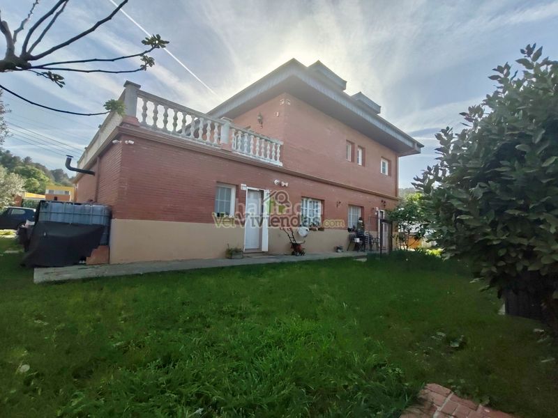 Foto f2e3c659-331f-4aca-bfa3-442848189374. Casa amb calefacció aparcament piscina a Corbera de Llobregat