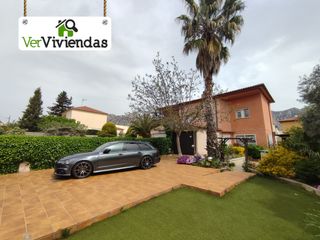 Maison jumelée à Collbató. Espectacular casa adosada