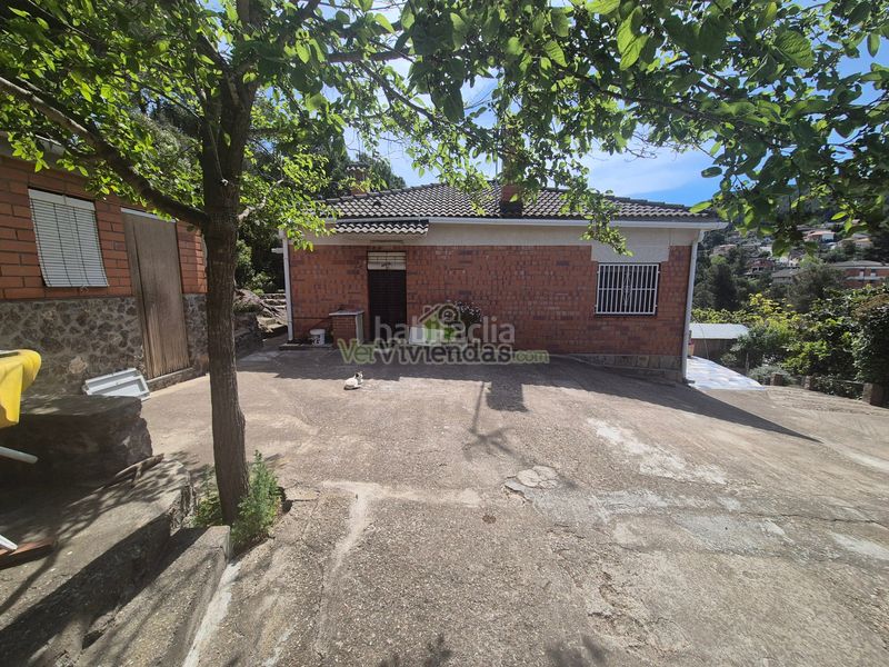 Foto 3cce927b-3d4d-4304-83a1-22d25911fb60. Casa amb aparcament a Vallirana