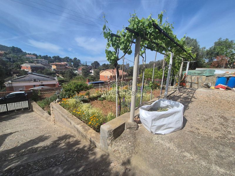 Foto 42afd2f4-43bc-42d4-a07d-3ab6e23ec63a. Casa amb aparcament a Vallirana
