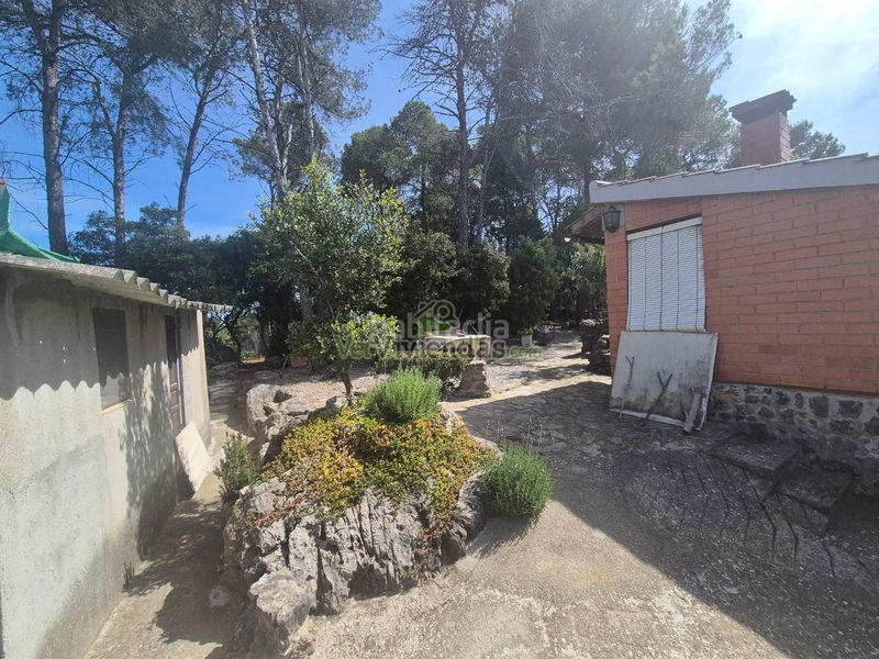 Foto a774d111-b43d-4a14-b99a-0191a0815a45. Casa amb aparcament a Vallirana