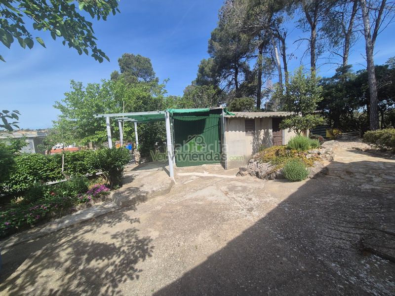 Foto c33f7310-3a40-49eb-bc8e-73ae376d440f. Casa amb aparcament a Vallirana