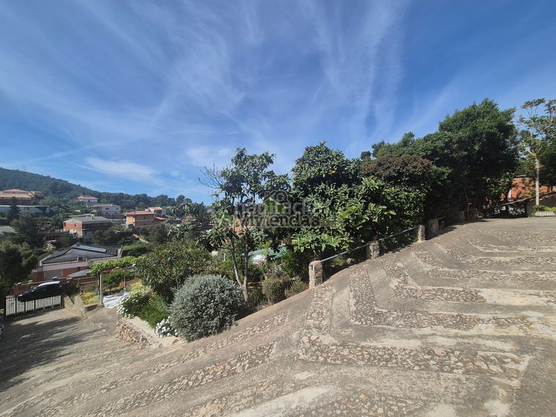 Foto cd3b7f33-d52a-4433-9085-b328e3c41114. Casa amb aparcament a Vallirana