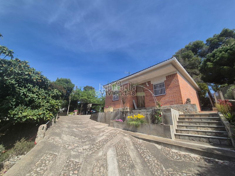 Foto da9026d0-4927-4247-af63-c6e4f6308b39. Casa amb aparcament a Vallirana