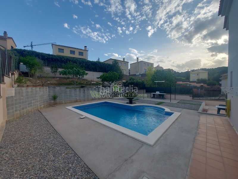 Foto 020f4169-6271-4426-88e4-964e0b5d39ae. Casa amb xemeneia calefacció aparcament piscina a Collbató