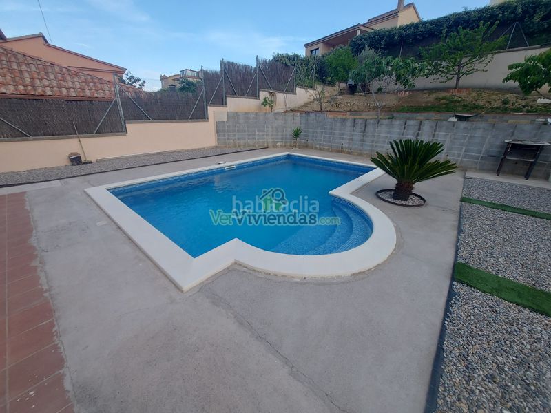 Foto 8fa6ea65-4b35-4c88-8262-f543e55587dd. Casa amb xemeneia calefacció aparcament piscina a Collbató