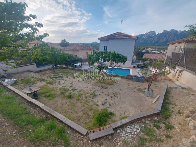 Foto 9591576e-86af-4d72-a97b-73f79adae892. Casa amb xemeneia calefacció aparcament piscina a Collbató