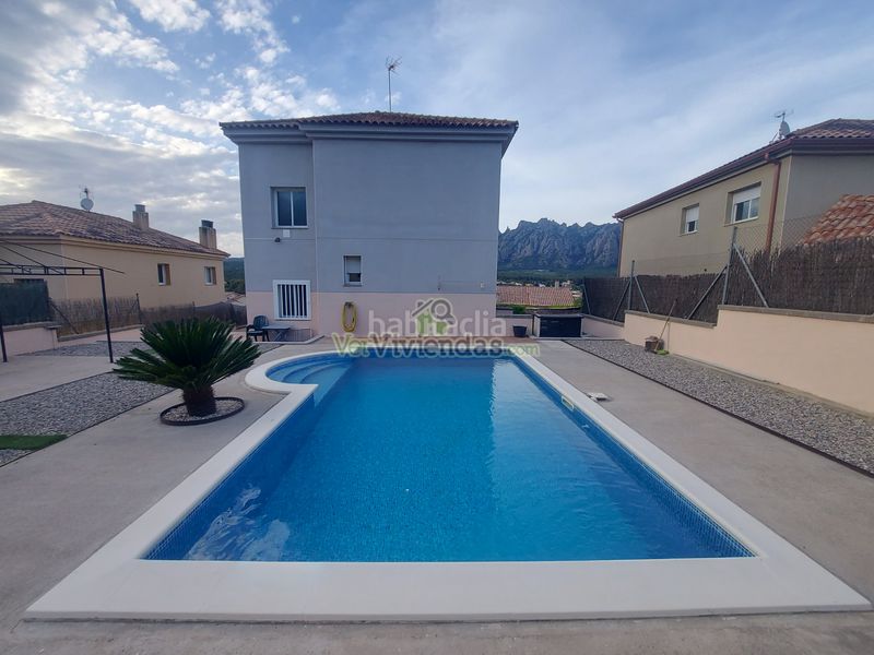 Foto aae2124c-8133-4f0d-8de3-38250f1ae379. Casa amb xemeneia calefacció aparcament piscina a Collbató