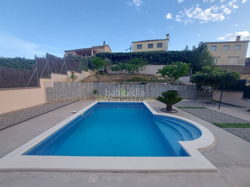 Foto e5b5c5ff-75c8-48c9-9df6-e863e5115970. Casa amb xemeneia calefacció aparcament piscina a Collbató