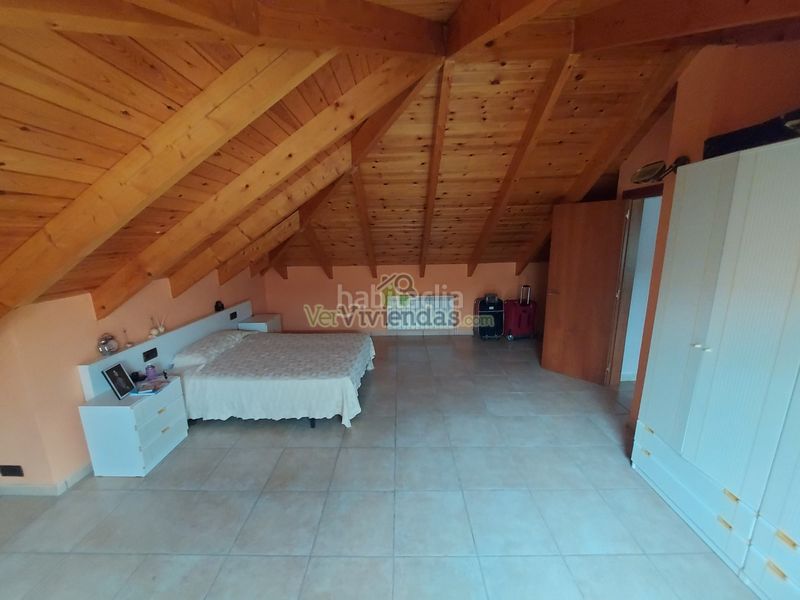 Foto 448c9423-2f1d-4841-9433-54e82623d038. Casa amb calefacció aparcament a Vallirana