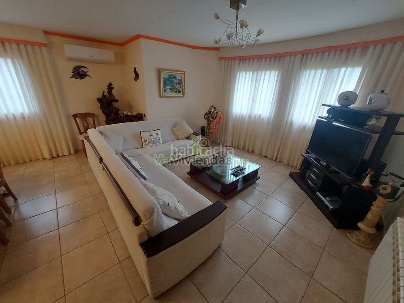 Foto 5043ca97-b6d2-4db1-898a-3762d41c3130. Casa amb calefacció aparcament a Vallirana