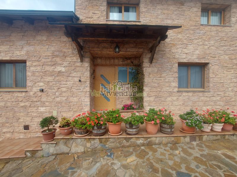 Foto 5114f960-37a4-45fa-b5b1-7074978393c9. Casa amb calefacció aparcament a Vallirana