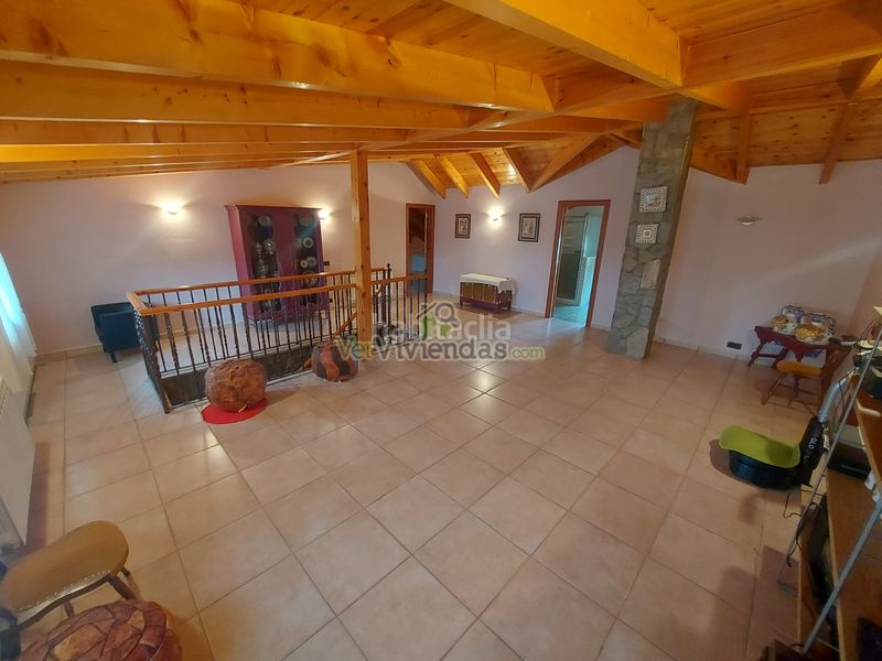 Foto 917b69ee-974d-4b68-804f-fb967ab6fa32. Casa amb calefacció aparcament a Vallirana