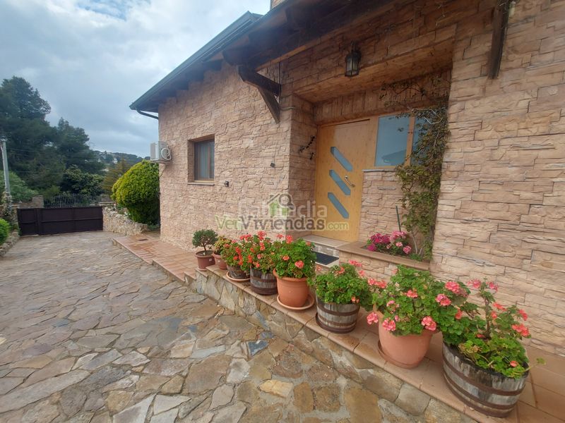 Foto d82ebc00-1055-4819-bde5-71b4521cdc69. Casa amb calefacció aparcament a Vallirana