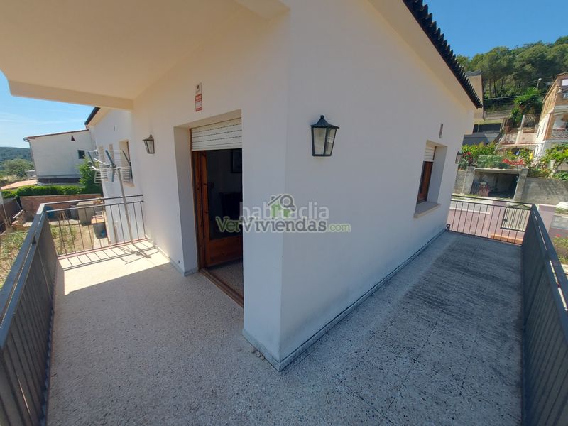 Foto 05624437-f820-4a51-a791-30ecb95f0289. Casa amb xemeneia aparcament piscina a Piera