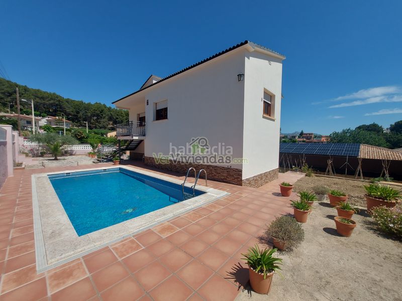 Foto 0f7334f7-3b46-4f6f-b4fc-cca508f19789. Casa amb xemeneia aparcament piscina a Piera