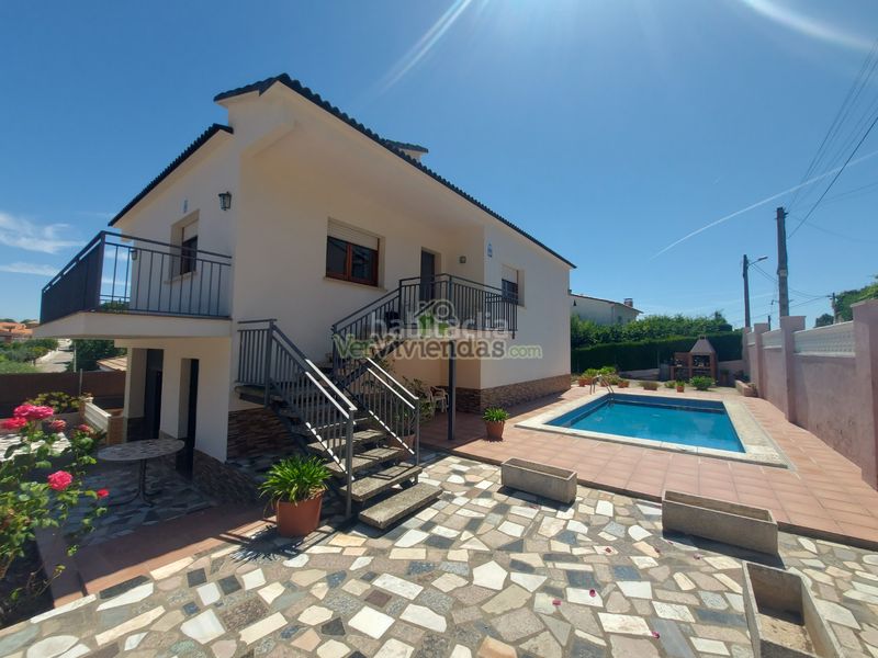 Foto 11cdee4a-bf09-4b4f-91bd-d6769e9c0cd6. Casa amb xemeneia aparcament piscina a Piera