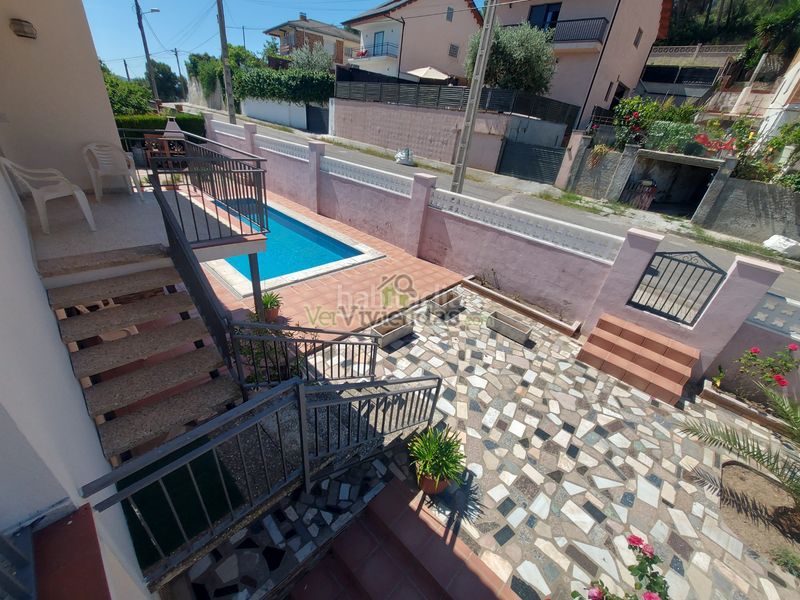 Foto 98ffe48c-8080-4ad8-8066-0b38c9fb7baf. Casa amb xemeneia aparcament piscina a Piera