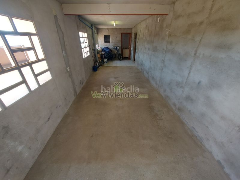 Foto a3185211-e1eb-4bb7-a331-ceead94fe874. Casa amb xemeneia aparcament piscina a Piera