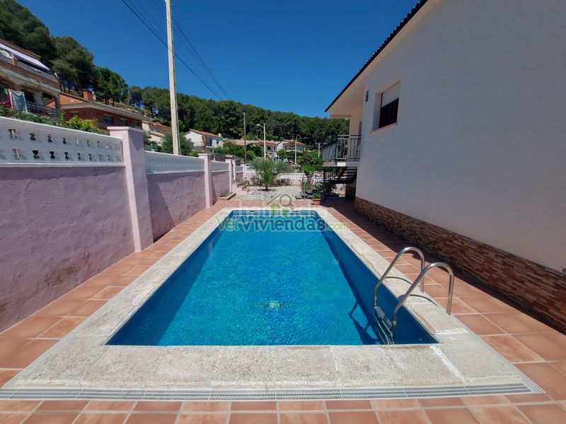 Foto b38da82d-3b9c-4fe7-b347-478c532c7d9b. Casa amb xemeneia aparcament piscina a Piera