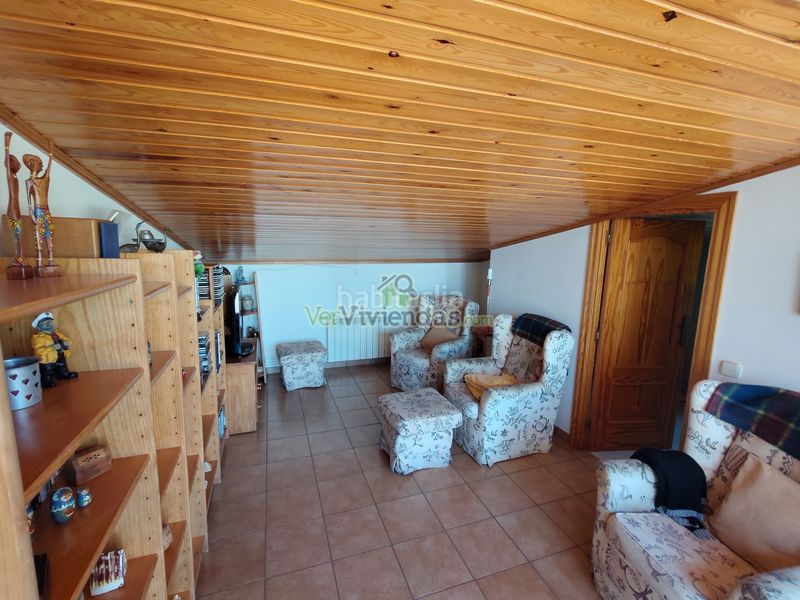 Foto 320793fc-d65f-46c1-8c7d-fd631477a2f8. Casa amb xemeneia calefacció piscina a Can Rial Esparreguera