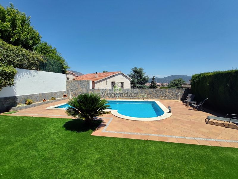Foto 4cc3d469-b6e0-47c1-b05c-9ec243c7b8df. Casa amb xemeneia calefacció piscina a Can Rial Esparreguera