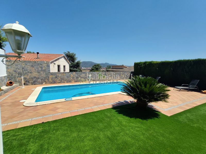 Foto 5c063100-be67-4298-8033-c21318617fba. Casa amb xemeneia calefacció piscina a Can Rial Esparreguera