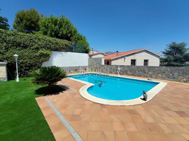 Foto a645bbc1-a854-4c5f-9446-74eb6496b8ce. Casa amb xemeneia calefacció piscina a Can Rial Esparreguera