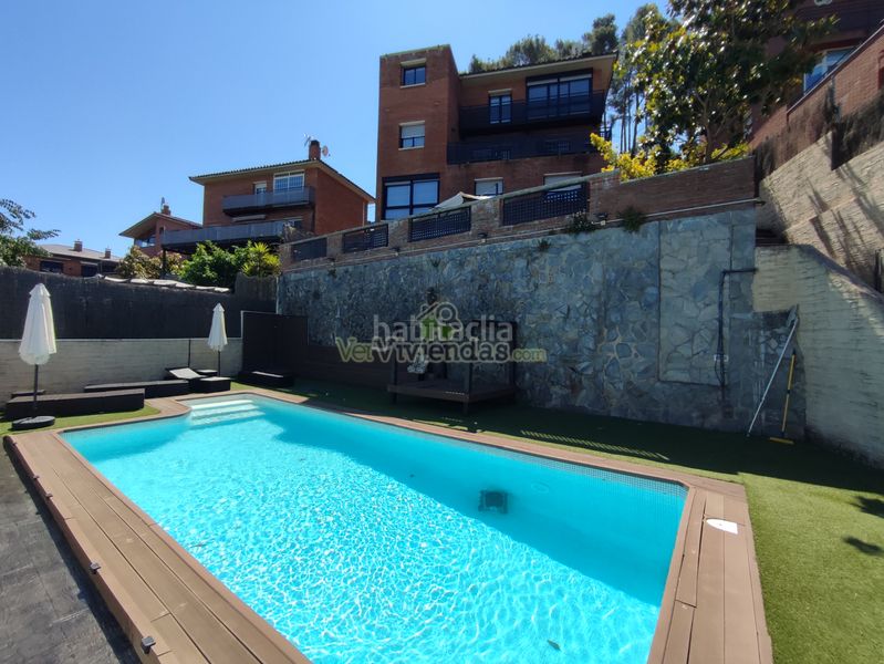 Foto 1fe90e54-a62d-4f55-96aa-473b92dd9268. Casa amb xemeneia calefacció aparcament piscina a Cervelló