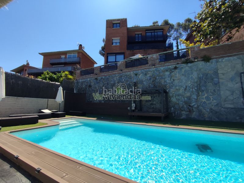 Foto 3bf1d941-8a8f-4859-a37c-eedf171ca6fa. Casa amb xemeneia calefacció aparcament piscina a Cervelló