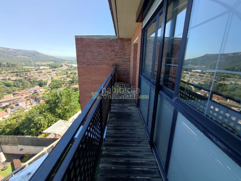 Foto 59220b6a-380f-4c77-84fd-9c503efb4964. Casa amb xemeneia calefacció aparcament piscina a Cervelló
