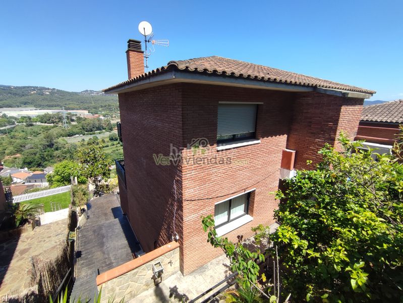 Foto 84e17fa2-0e1e-4c94-9578-3a2336a5b31d. Casa amb xemeneia calefacció aparcament piscina a Cervelló