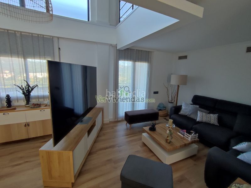 Foto a7ab7166-1135-4714-b34b-fc975119a697. Casa amb xemeneia calefacció aparcament piscina a Cervelló