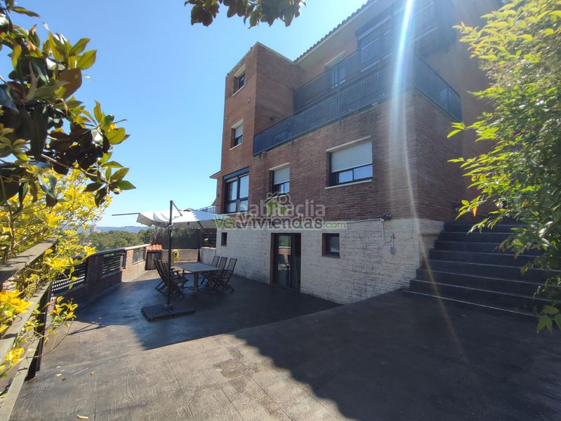 Foto c0bcc317-2a19-4374-b00b-312bb433fd14. Casa amb xemeneia calefacció aparcament piscina a Cervelló