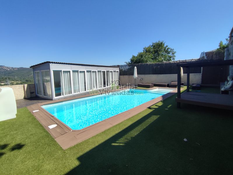 Foto ccc326e5-e9de-4e2f-be8d-b34cbcea1da4. Casa amb xemeneia calefacció aparcament piscina a Cervelló