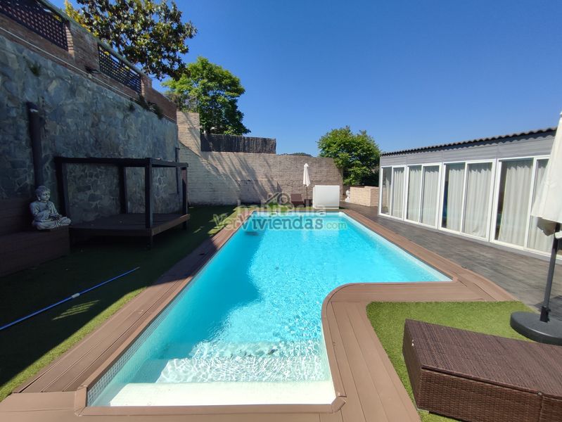 Foto d439e5e7-80fb-4825-9a99-7b319709584b. Casa amb xemeneia calefacció aparcament piscina a Cervelló