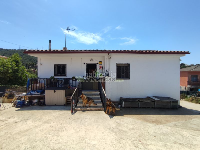 Foto 795099a1-afb3-40b6-bdd3-4e898229c4ce. Casa amb xemeneia calefacció piscina a Olesa de Bonesvalls