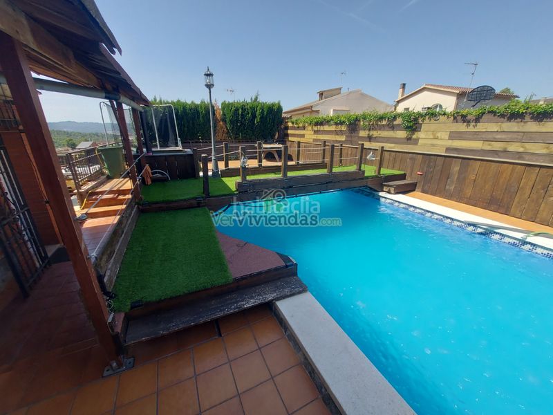 Foto a649d57e-8bac-4e14-bb2b-158e803612a8. Casa bonita casa con piscina en Castellbisbal