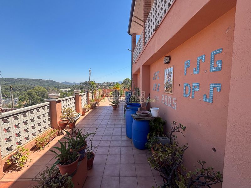 Foto 4493dd92-4e3c-4773-b60c-febfa9711aed. Casa amb xemeneia calefacció aparcament a Cervelló