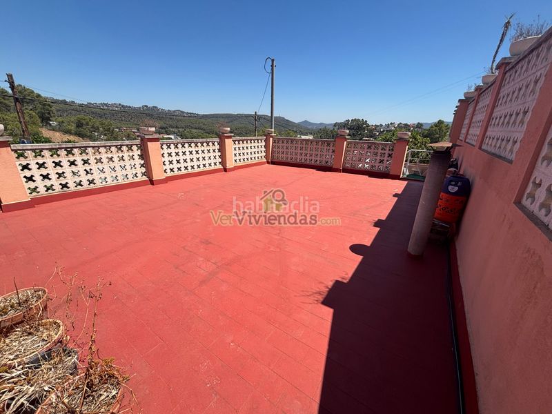 Foto 63980edc-3295-4398-a6b9-07279317e620. Casa amb xemeneia calefacció aparcament a Cervelló