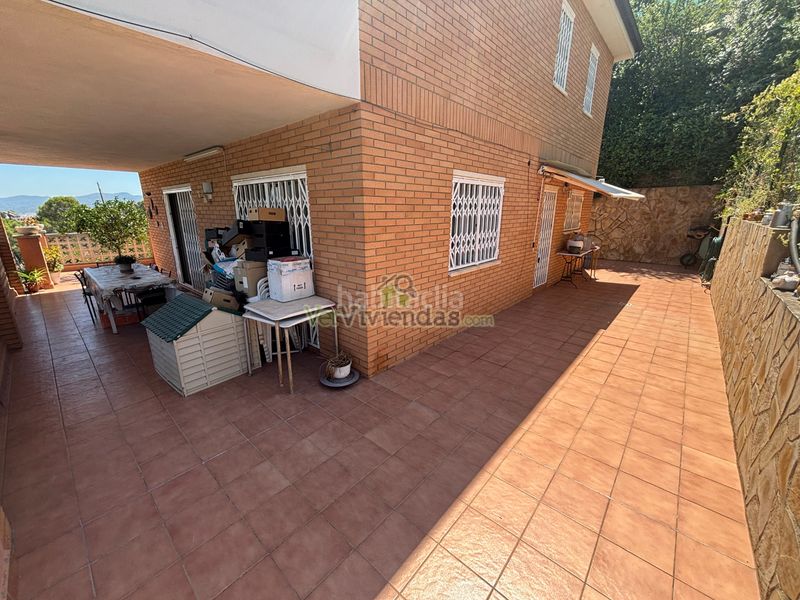 Foto bfadbd84-1b38-4383-9485-039c1339f503. Casa amb xemeneia calefacció aparcament a Cervelló