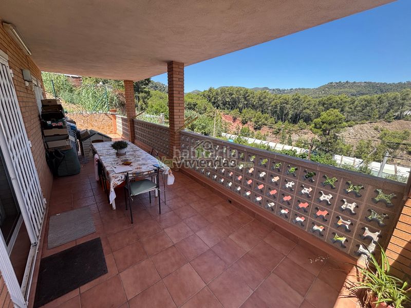 Foto f8d50844-38ec-41cb-a3f8-db6cf6225b7c. Casa amb xemeneia calefacció aparcament a Cervelló