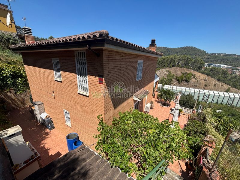 Foto f9823e56-13f4-4e18-b9fb-b57d24f580ea. Casa amb xemeneia calefacció aparcament a Cervelló